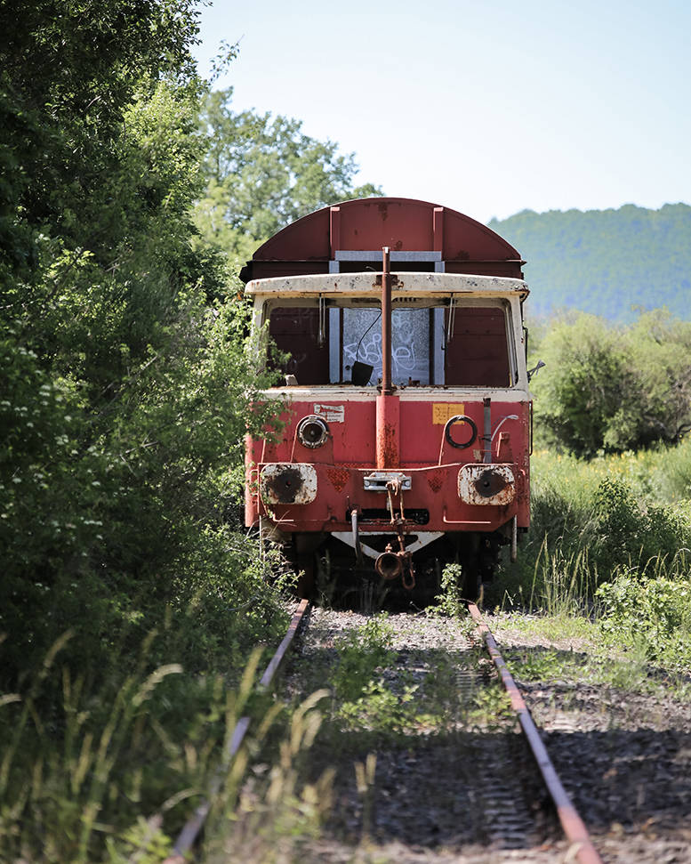 Train aperçu sur le parcours du Vélorail du Larzac en Aveyron