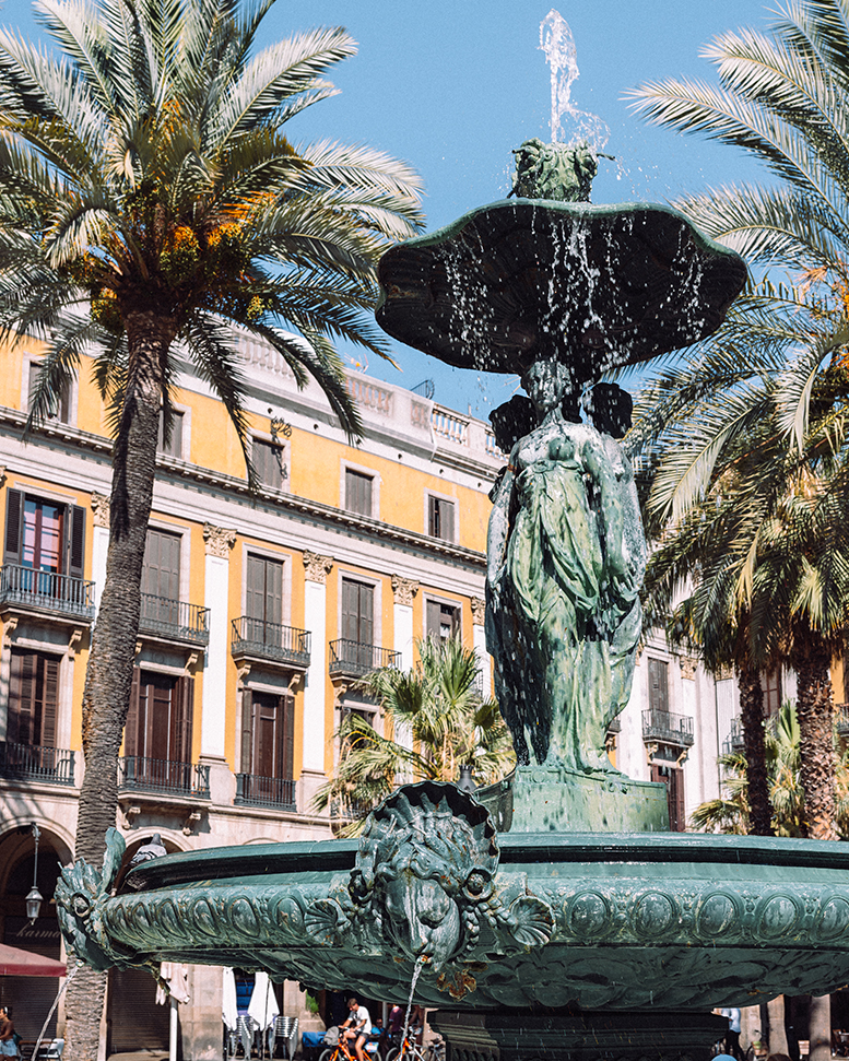 Fontaine de la Place Reial de Barcelone