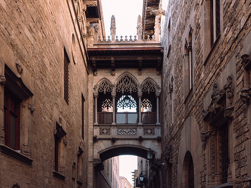 Pont del Bisbe dans le quartier gothique de Barcelone