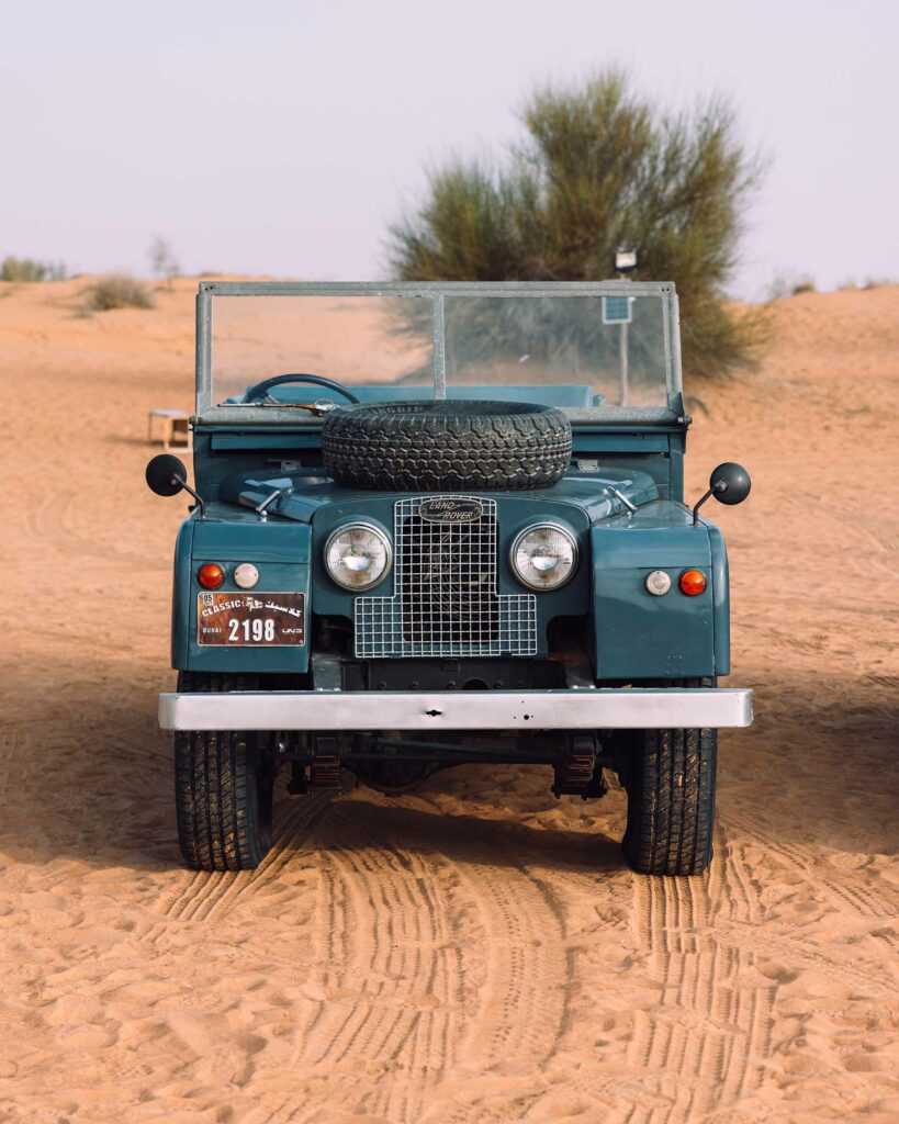 Balade en Land Rover Vintage dans le désert