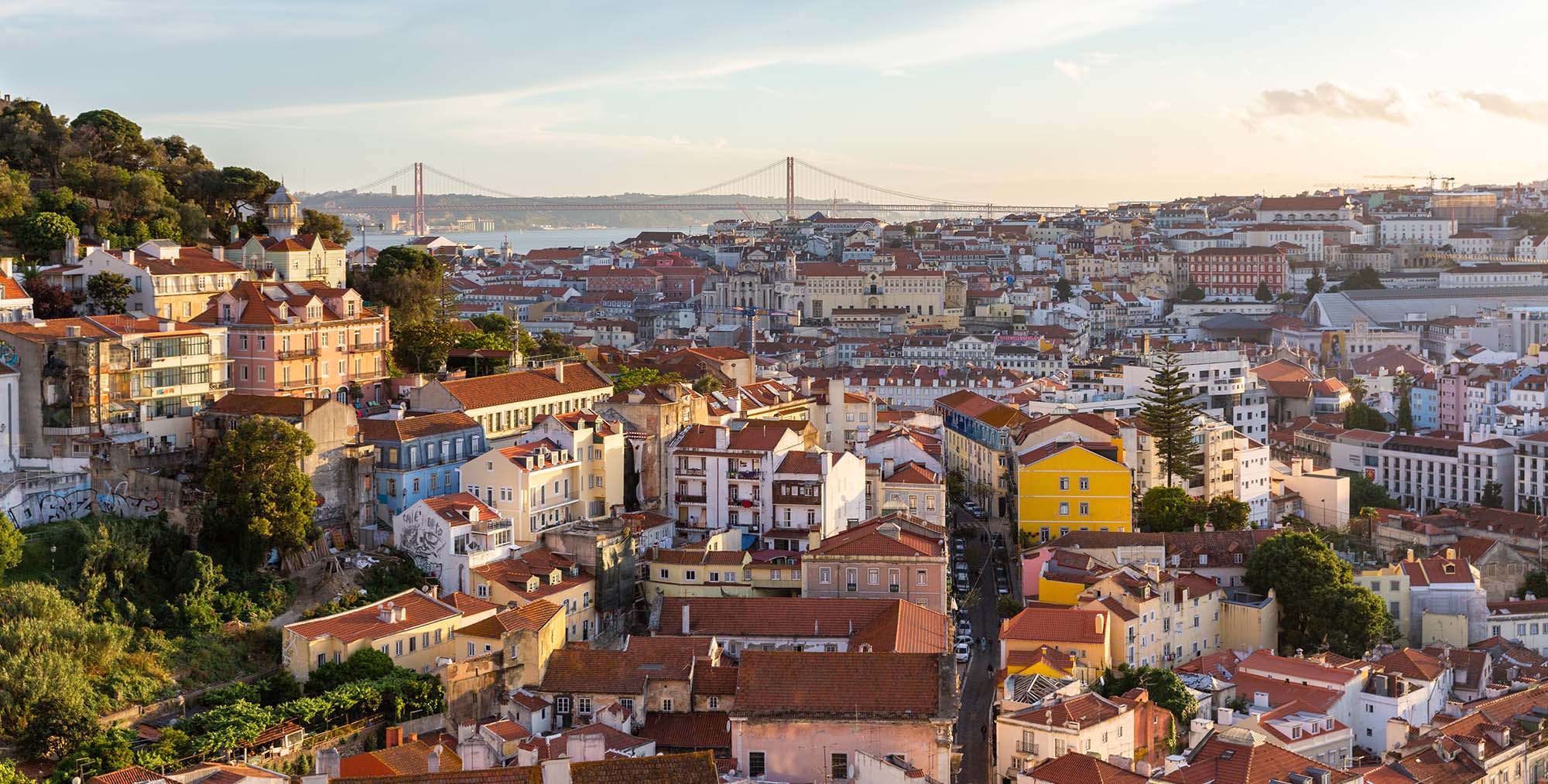 Plus beaux points de vue de Lisbonne : le Miradouro da Graça au coucher de soleil