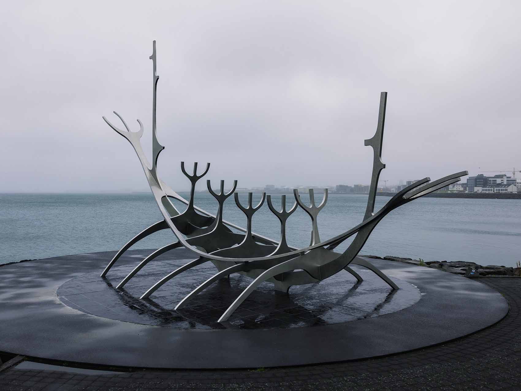 Sculpture du Voyageur du Soleil à Reykjavik en Islande