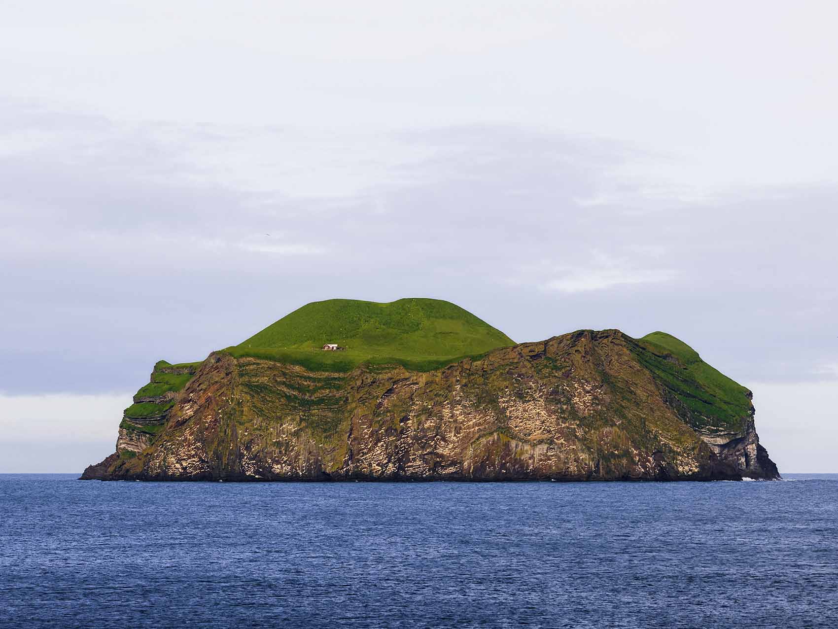 Île isolée dans l'archipel des Îles Vestmann