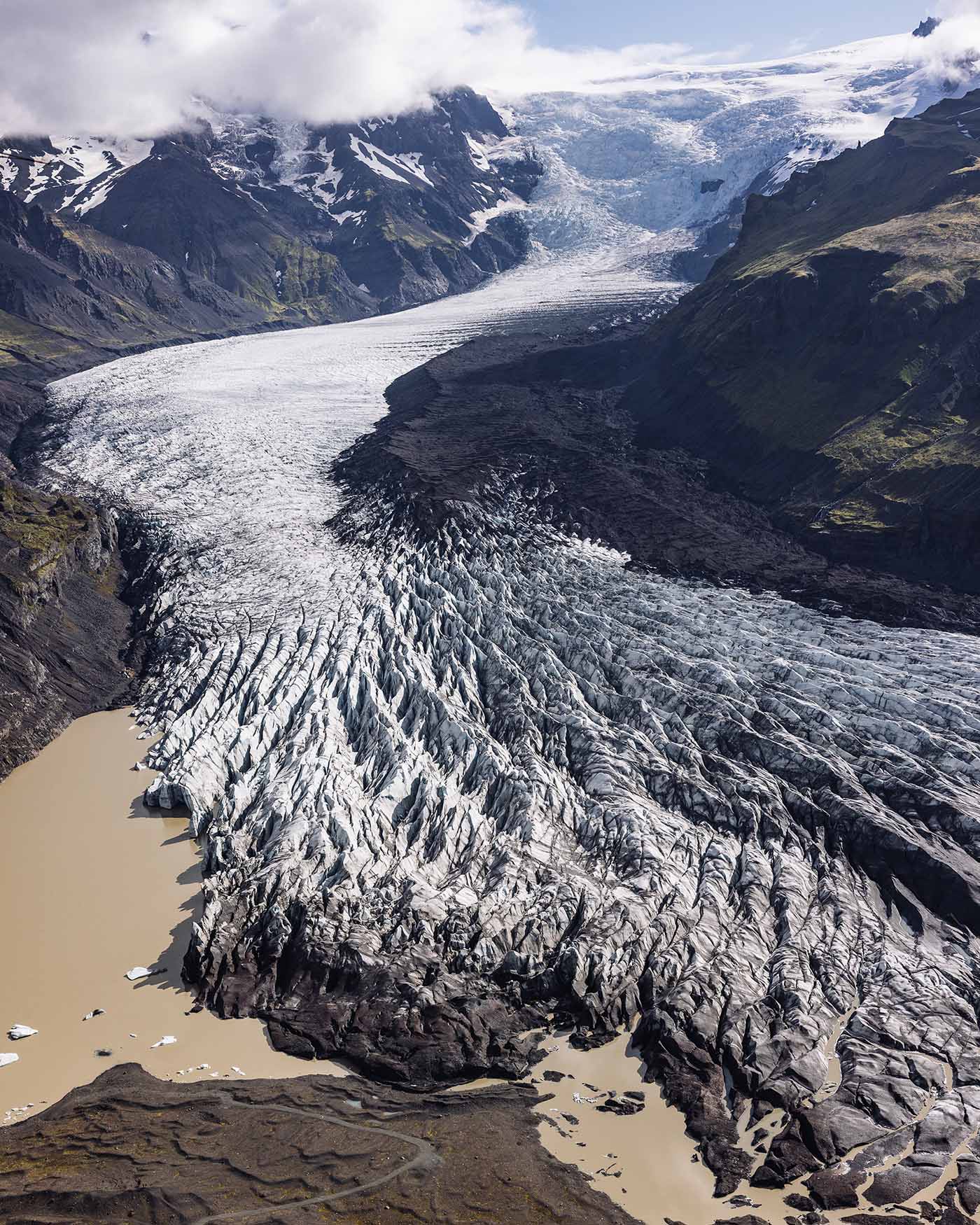 Le glacier de Svinafellsjökull vu depuis les airs