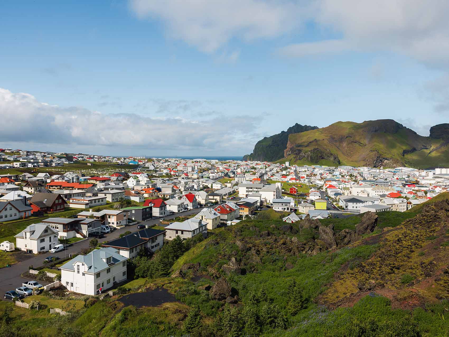 Ville d'Heimaey, la seule habitée sur l'archipel des Îles Vestmann