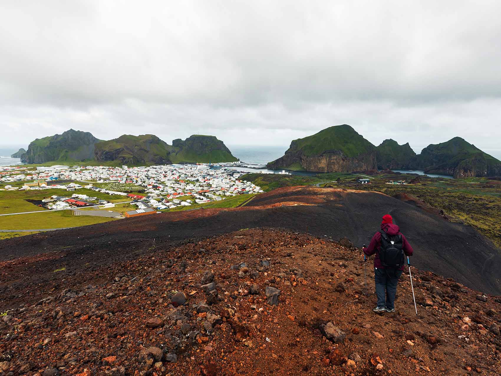 Randonnée sur l'Eldfell aux Îles Vestmann en Islande