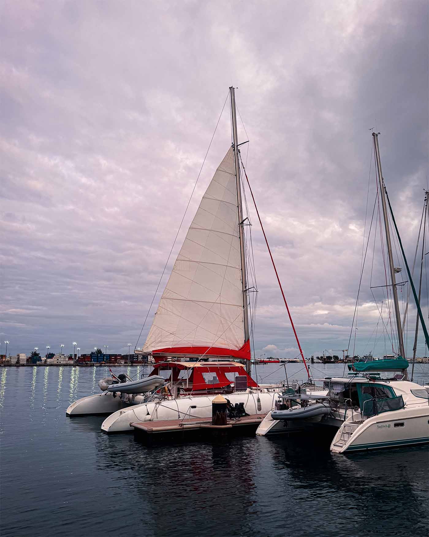 Catamaran Poe Charter