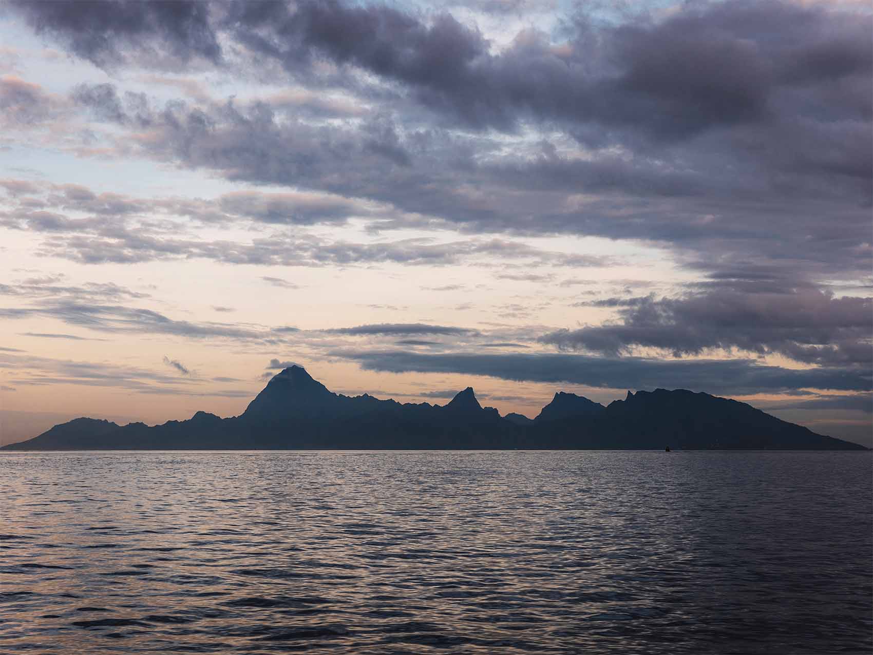 Moorea au lever de soleil