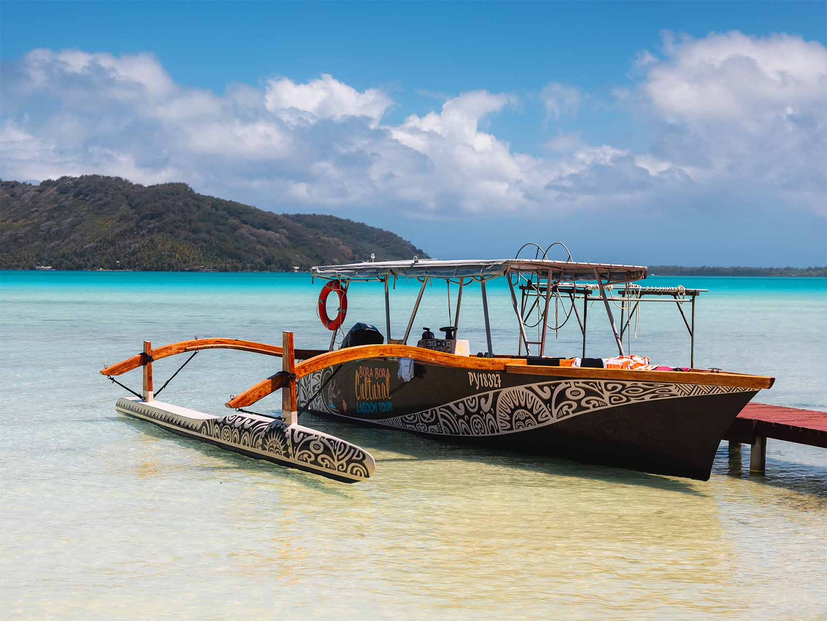 Pirogue à Bora Bora