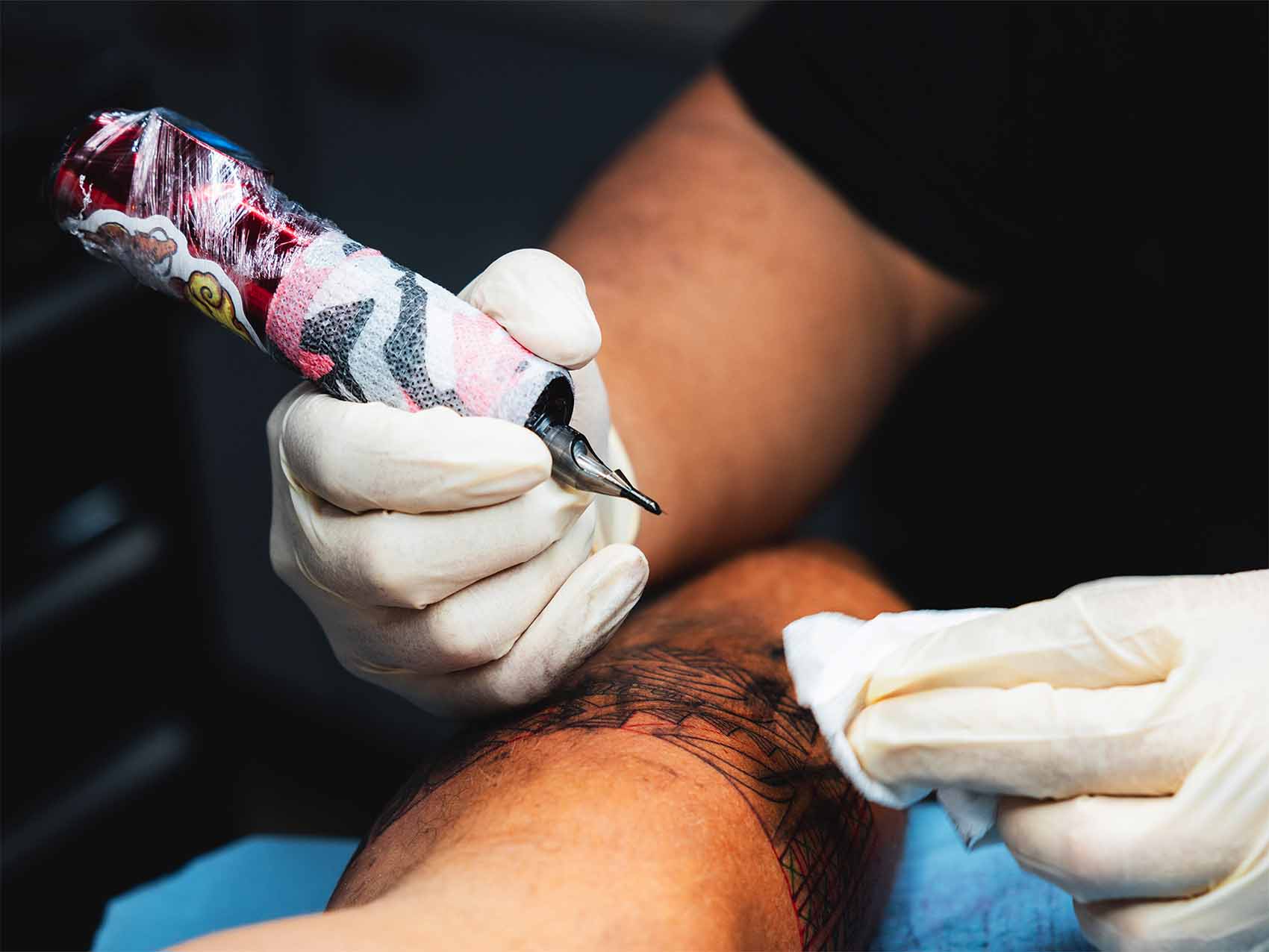 Tatouage à Tahiti par le studio Mana'o Tattoo