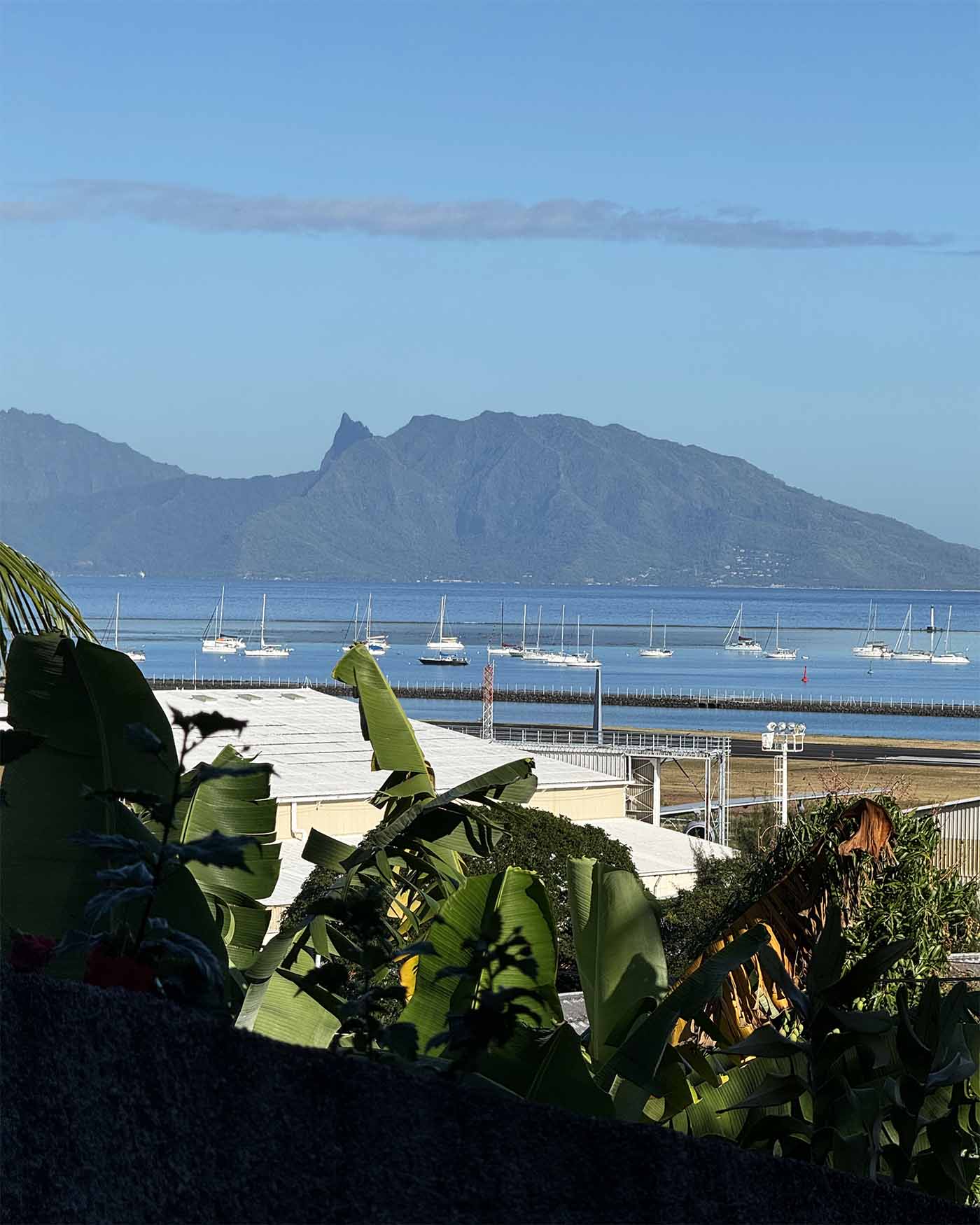 Hôtel Temana Airport à Papeete - Vue sur l'île de Moorea en face