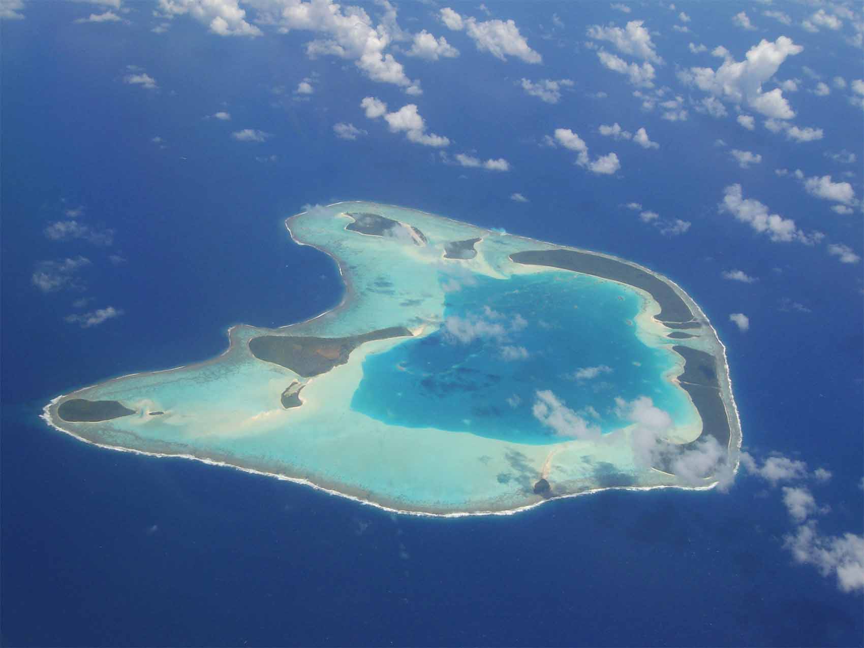 Vue aérienne de l'atoll de Tetiaroa en Polynésie française