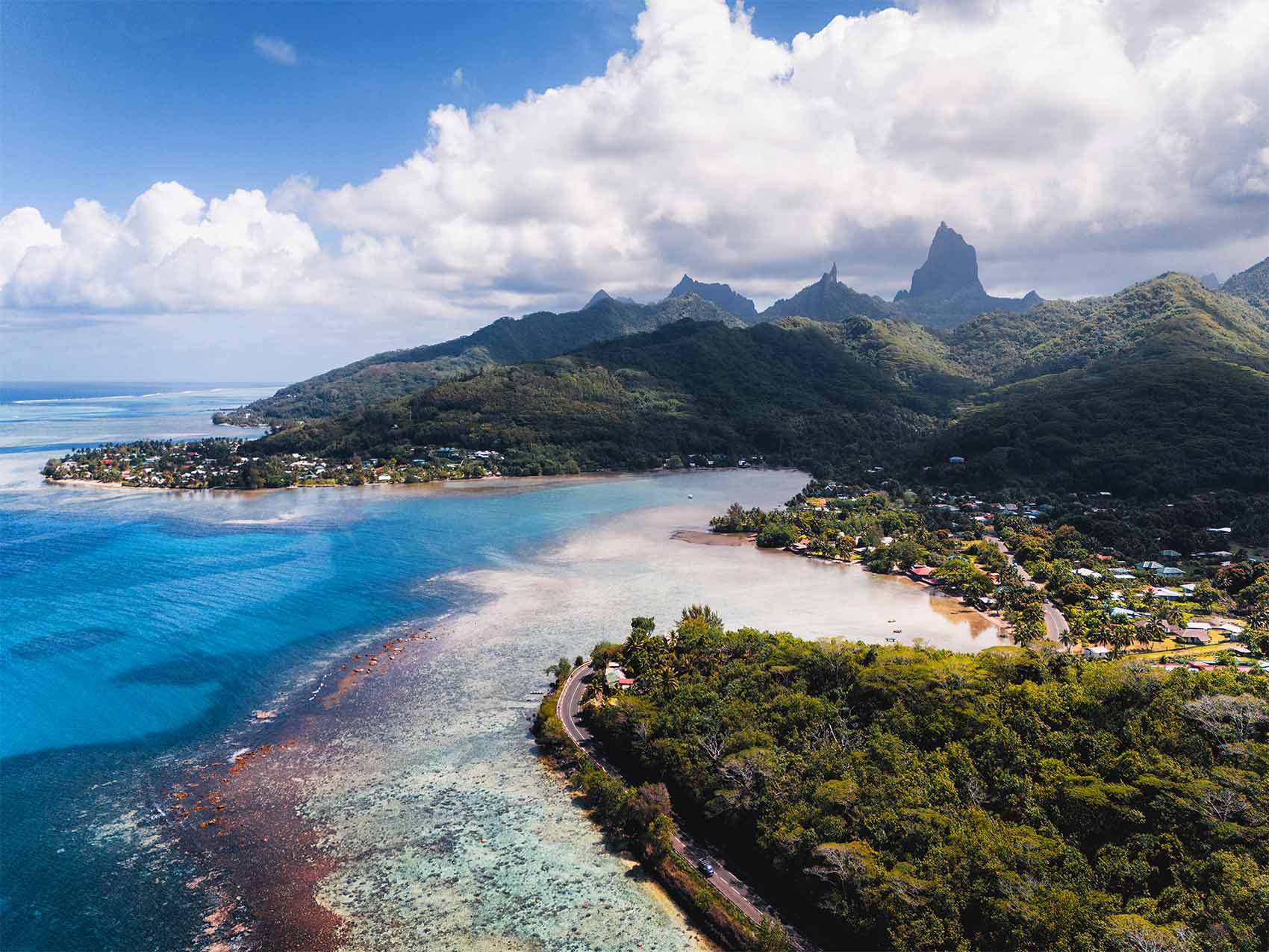 Sud de l'île de Moorea vu depuis les airs