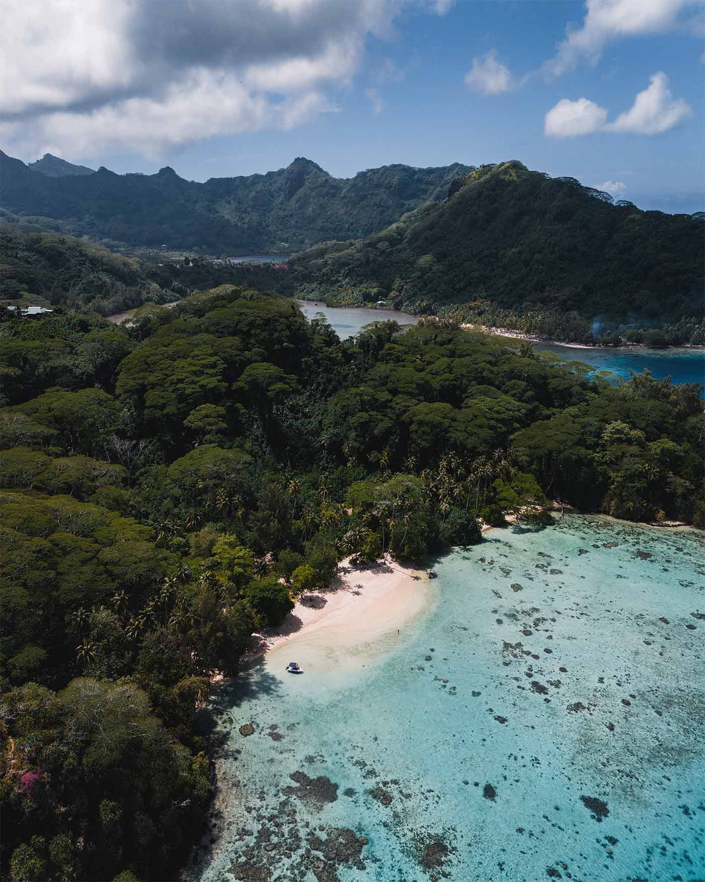 Plage Hana Iti à Huahine vue depuis les airs