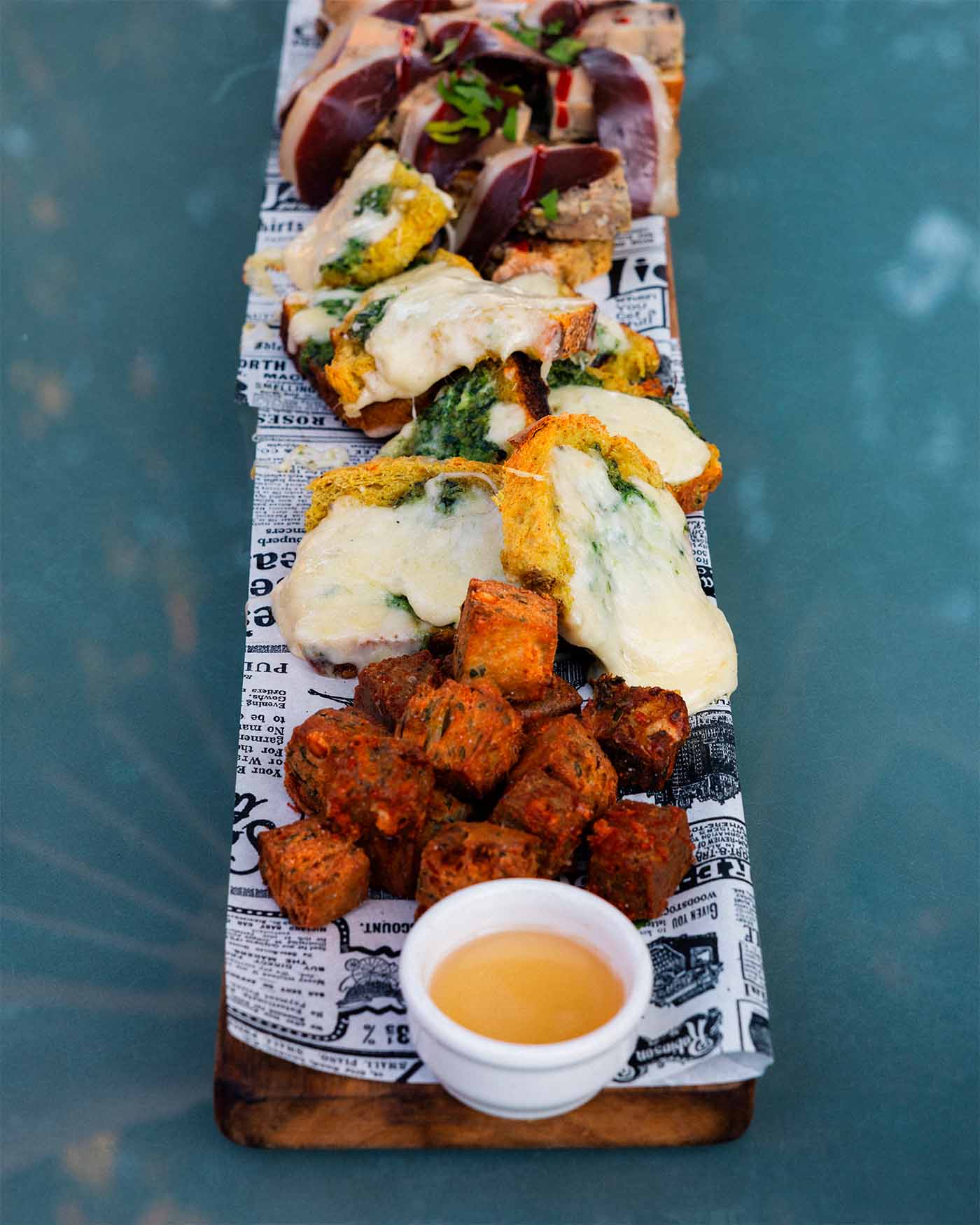 Planche apéritif au restaurant Arts et Galets à Villeneuve d'Aveyron