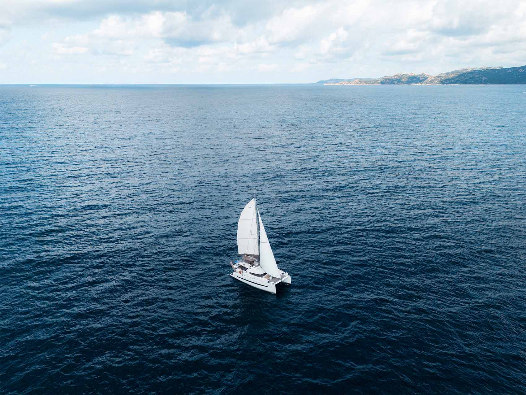 Catamaran Maki Cata Croisière vu depuis la mer - Corse