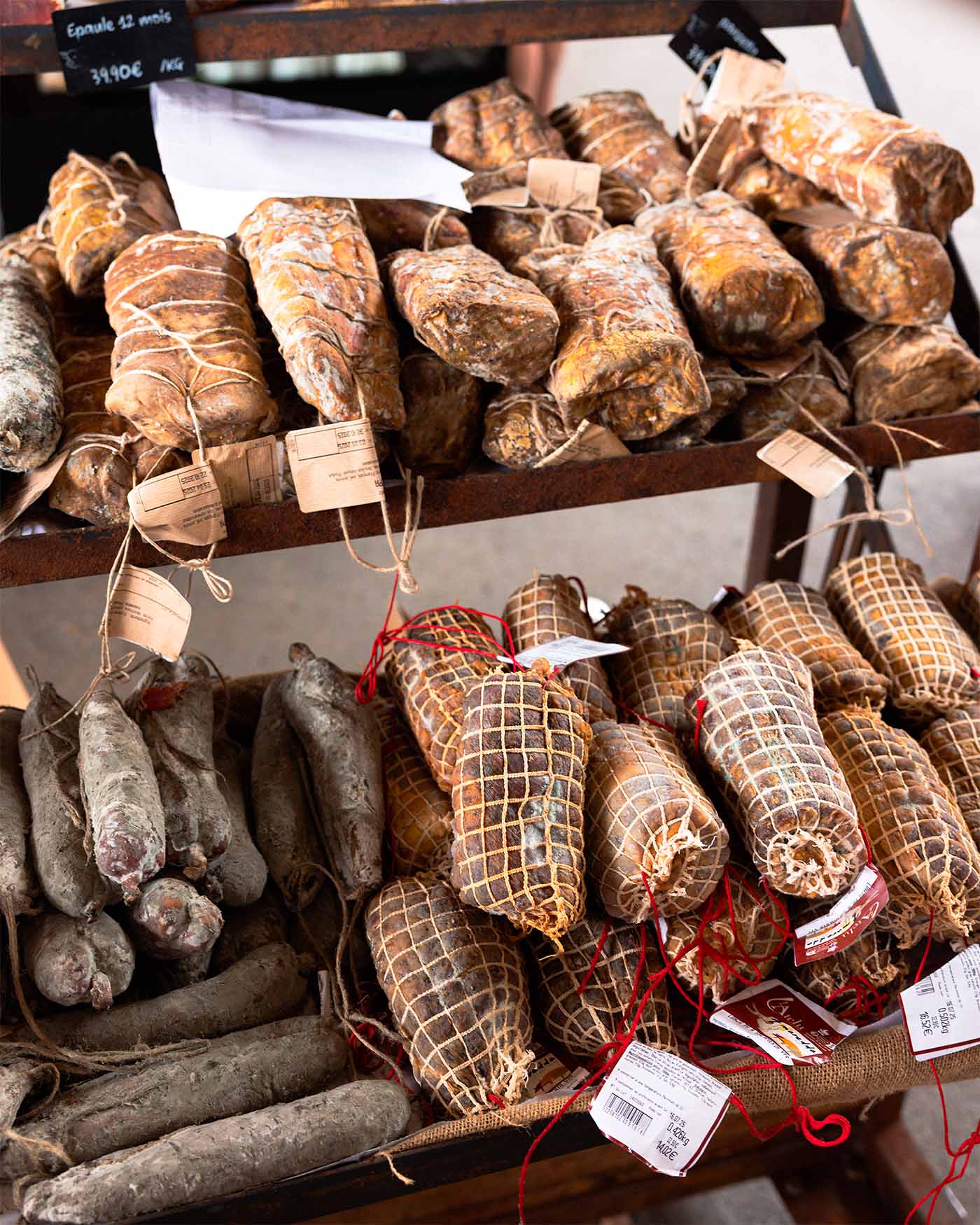 Charcuterie corse sur le marché d'Ajaccio