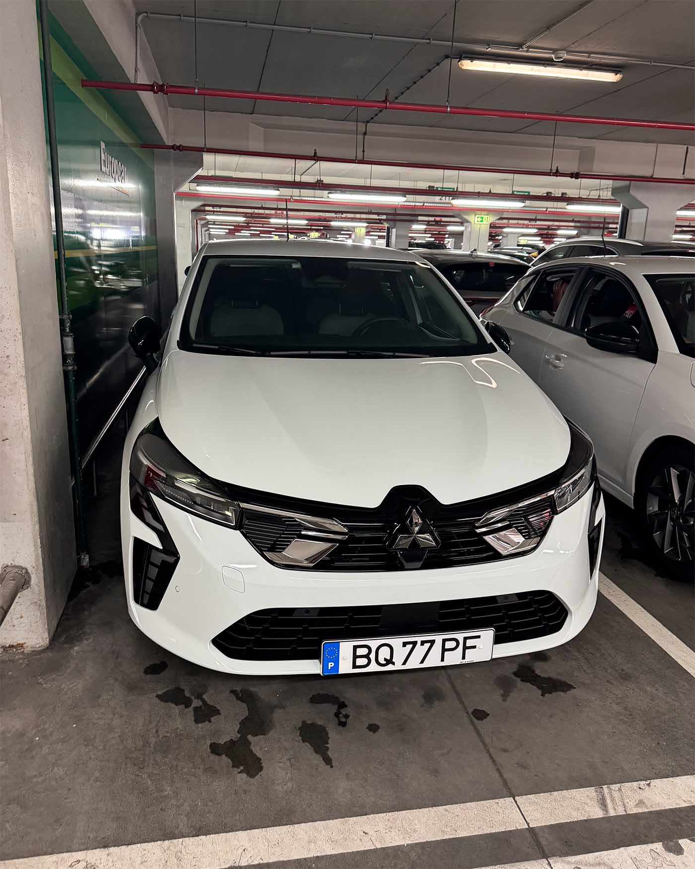 Clio dans un parking