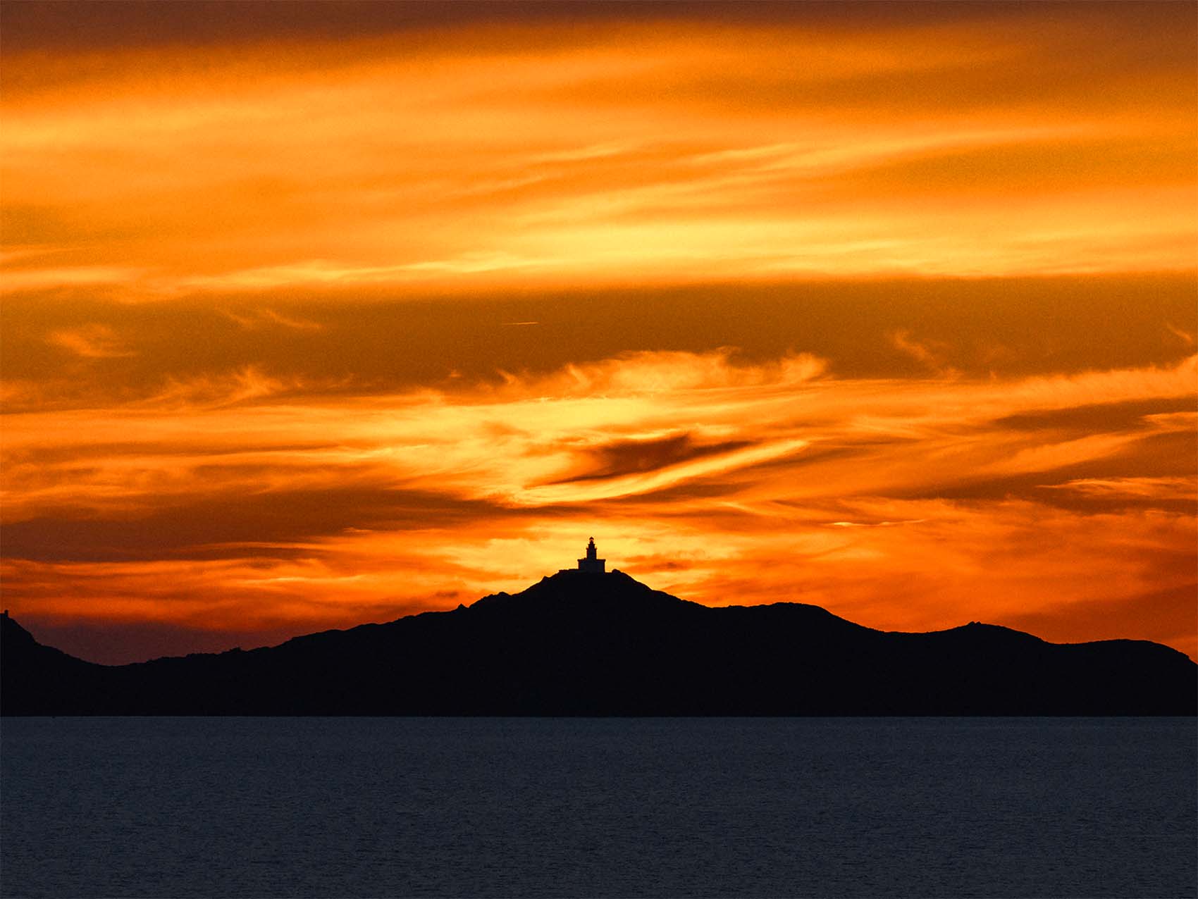 Coucher de soleil sur les îles sanguinaires à Ajaccio en Corse