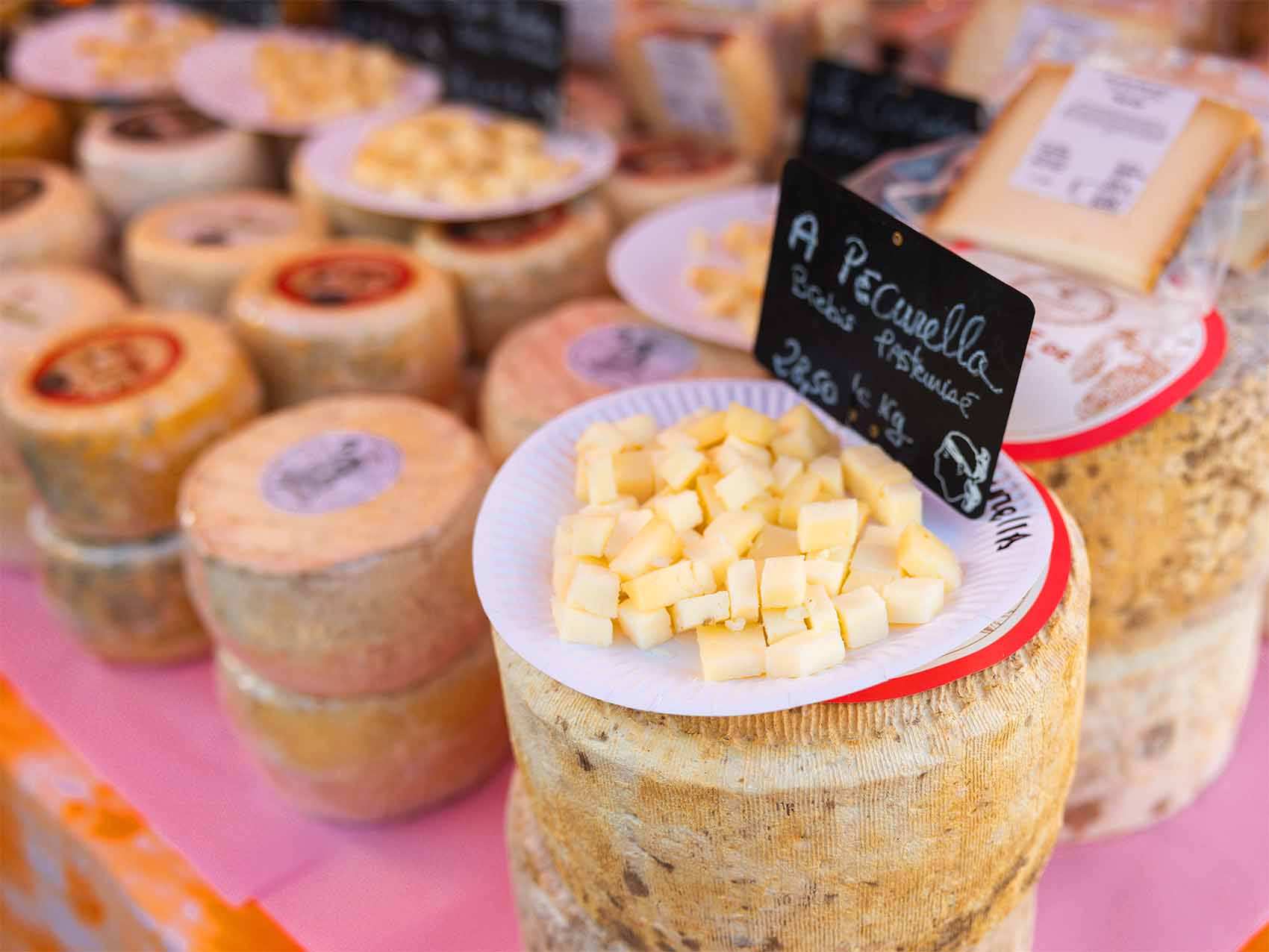 Fromage de Brebis sur le marché d'Ajaccio