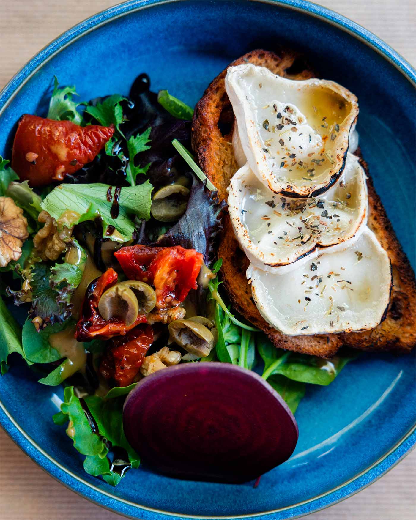 Salade de chèvre au restaurant Gaya de Villefranche-de-Rouergue