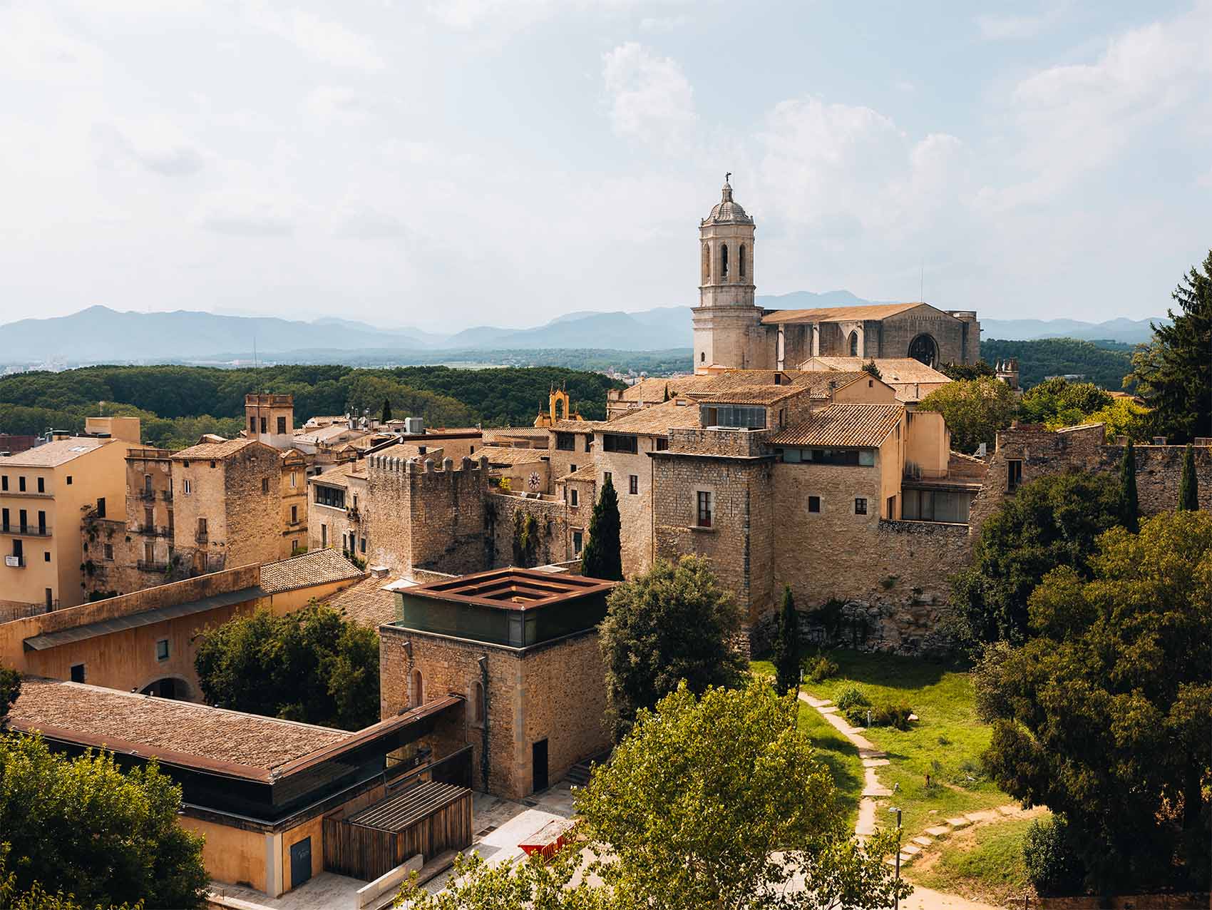Vue sur la Cathédrale Sainte Marie depuis les remparts
