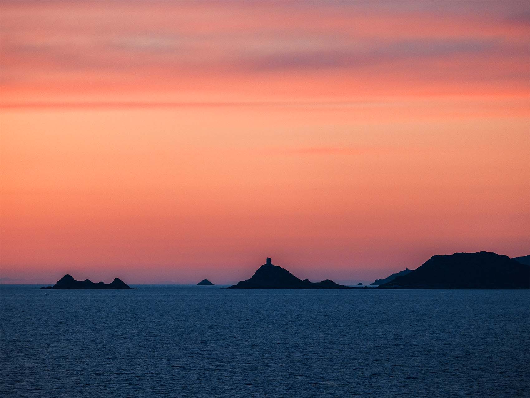 Coucher de soleil sur les îles sanguinaires à Ajaccio en Corse