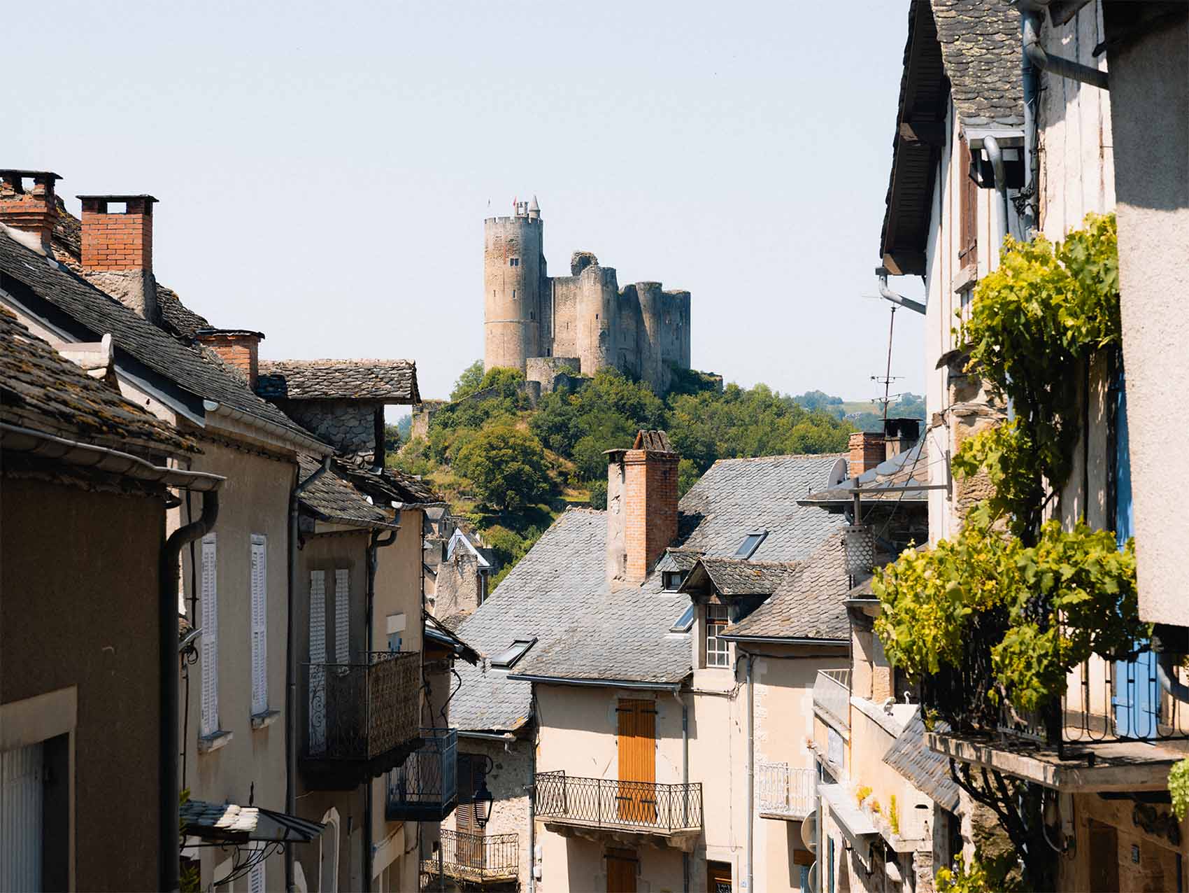 Forteresse de Najac qui domine tout le village - Bastides et Gorges de l’Aveyron 