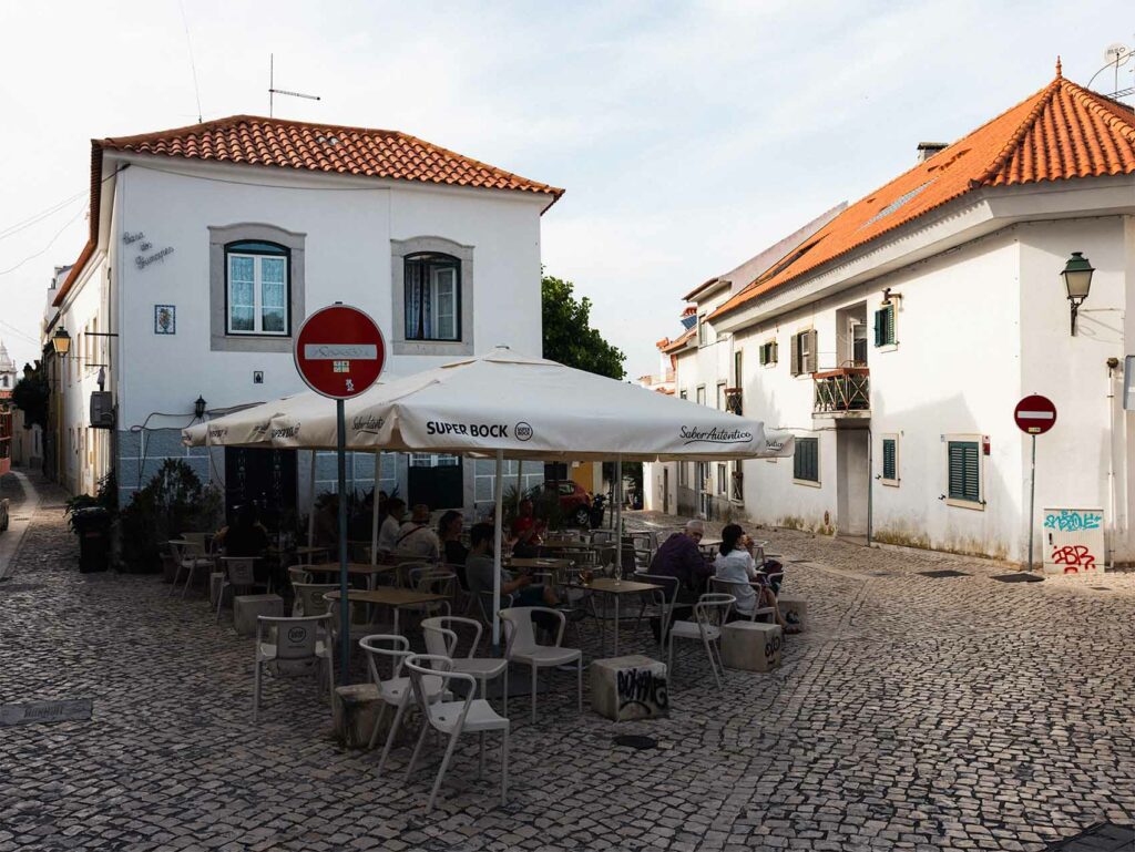 Place avec un bar à Cascais