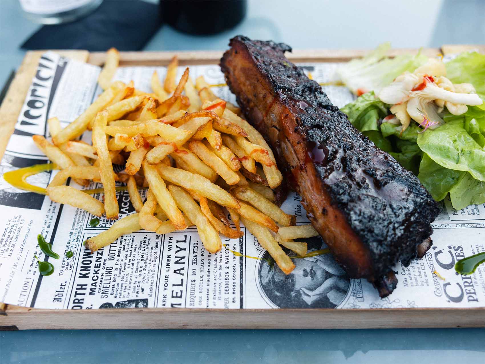 Ribs de porc au restaurant Arts et Galets à Villeneuve d'Aveyron