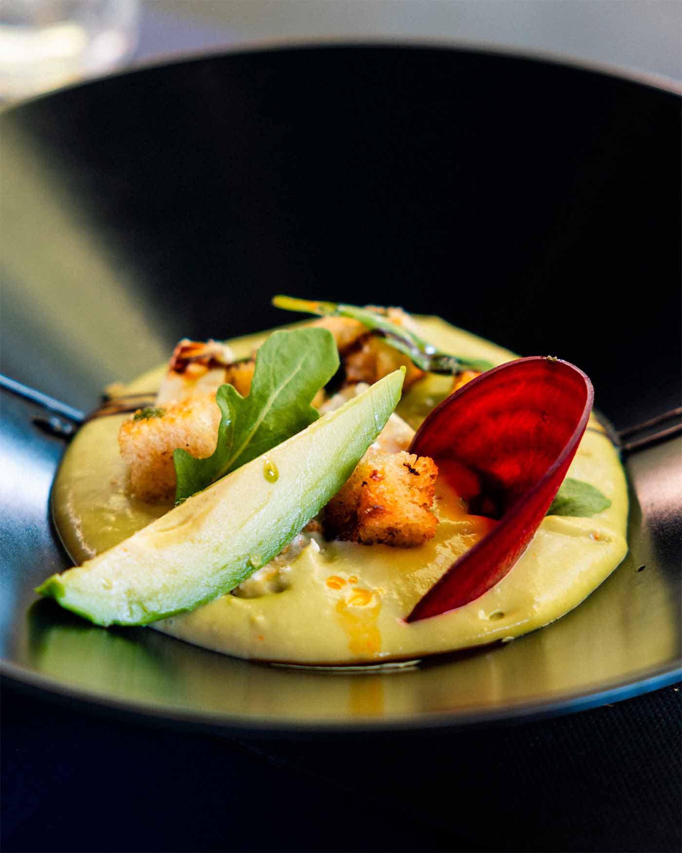 Entrée à l'avocat au restaurant Gaya de Villefranche-de-Rouergue