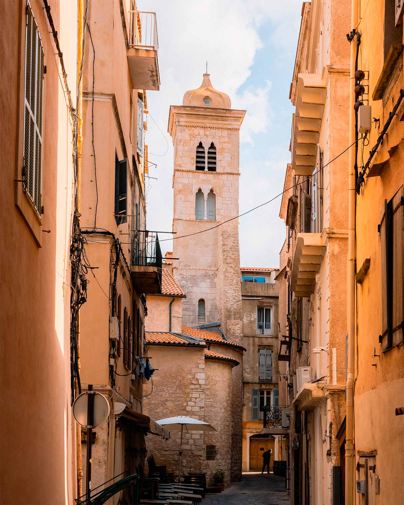 Ruelle de Bonifacio au petit matin