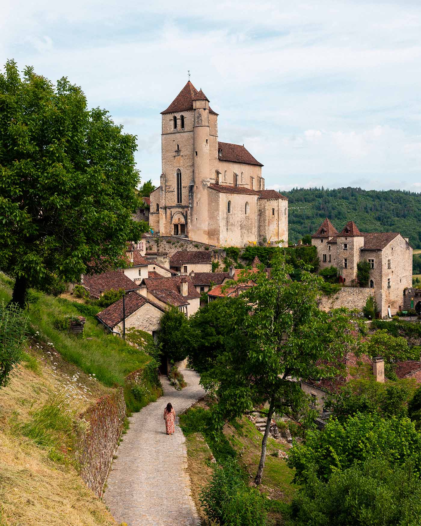 Vue sur l'église de Saint-Cirq-Lapopie