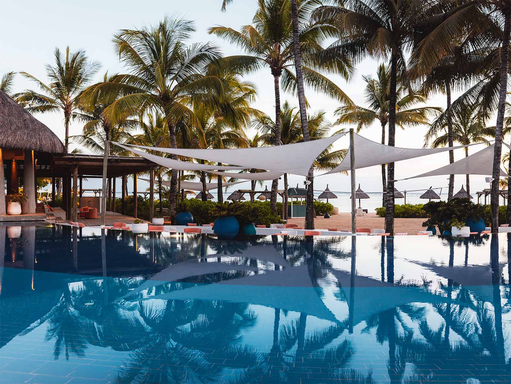 Piscine du C Beach Club, l'une de nos adresses préférées à l'Île Maurice pour dîner