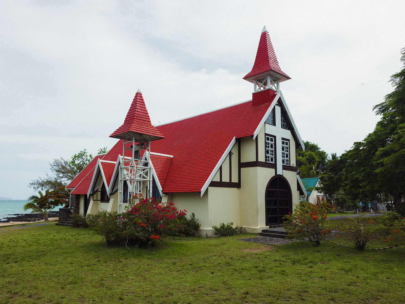 Eglise de cap malheureux à l'Île maurice avec son toit rouge