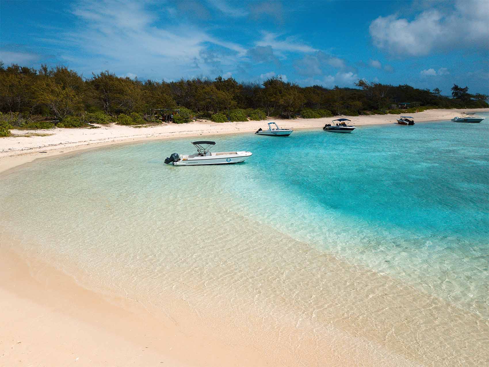 Plage de l'Île plate au nord de l'île maurice, vue depuis le drone
