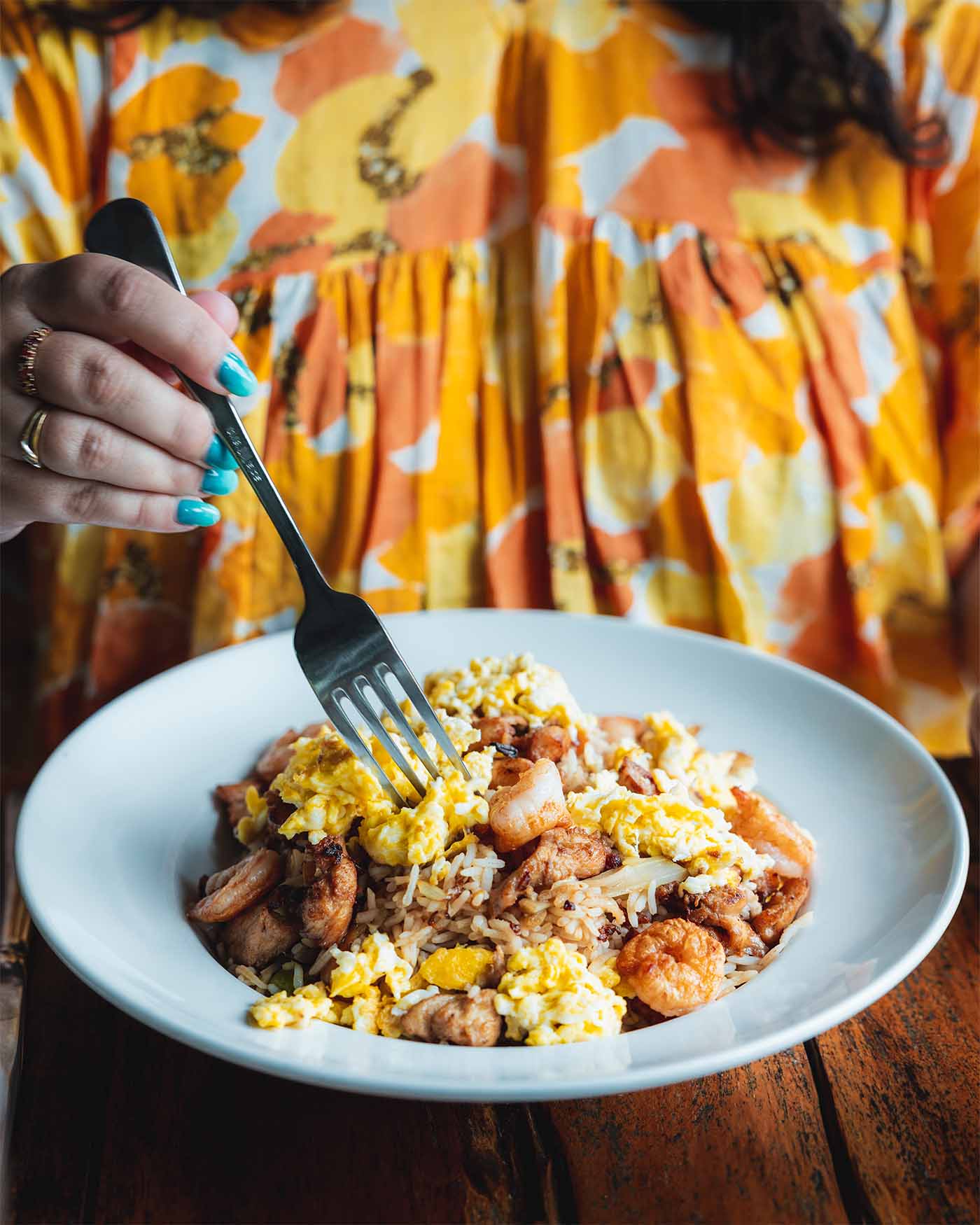 Dégustation d'un plat au restaurant Lakaz Mama du Kaz'Alala, l'une de nos adresses préférées à l'Île Maurice