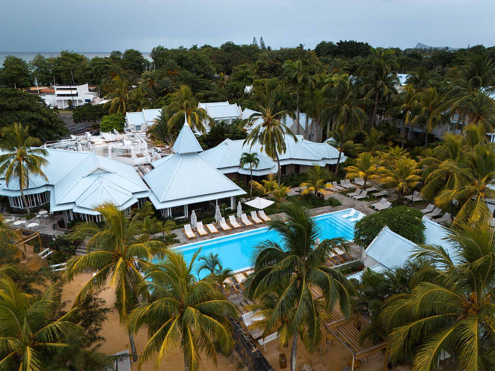Vue sur le Veranda Grand Baie, l'une de nos adresses préférées à l'Île Maurice. Vue sur la piscine